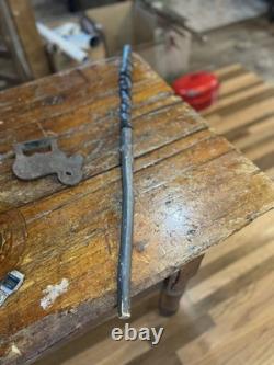 Canne de marche antique. Art populaire. Bois sculpté à la main, vintage américain.