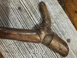 Canne de marche en bois sculpté à la main, art populaire antique. USA. Homme au grand nez.