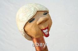 Canne de marche robuste en bois sculpté figuratif vintage de l'art populaire américain représentant une dame - États-Unis