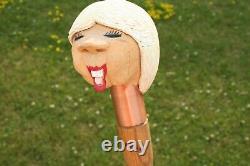 Canne de marche robuste en bois sculpté figuratif vintage de l'art populaire américain représentant une dame - États-Unis