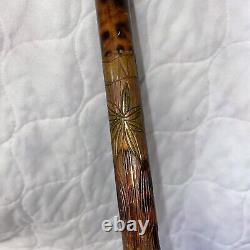 Canne de marche vintage en bois/horn sculpté d'art populaire antique, bouton de swagger 36.5 #fh