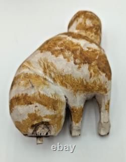 Chat en bateau avec drapeau en art populaire américain sculpté à la main en 1987 par Paige et Larry Koosed