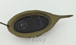 Chat en bateau avec drapeau en art populaire américain sculpté à la main en 1987 par Paige et Larry Koosed