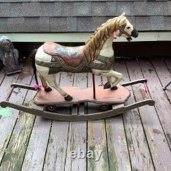 Cheval à bascule ancien en bois sculpté à la main, art populaire peint décoratif de carrousel