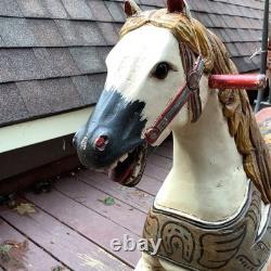 Cheval à bascule ancien en bois sculpté à la main, art populaire peint décoratif de carrousel