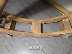 Cheval à bascule en bois massif sculpté à la main, art populaire rustique vintage