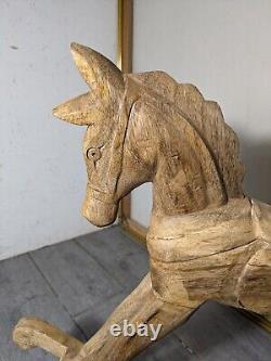 Cheval à bascule en bois massif sculpté à la main, art populaire rustique vintage