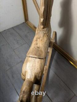 Cheval à bascule en bois massif sculpté à la main, art populaire rustique vintage