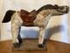Cheval En Bois D'art Populaire Antique, Sculpté à La Main Et Peint.