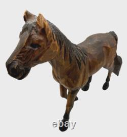 Cheval en bois sculpté à la main vintage de 11 pouces avec des yeux en verre