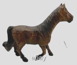 Cheval en bois sculpté à la main vintage de 11 pouces avec des yeux en verre