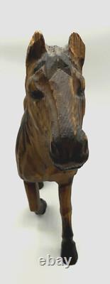 Cheval en bois sculpté à la main vintage de 11 pouces avec des yeux en verre