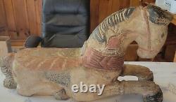 Cheval en bois sculpté et peint d'art populaire ancien