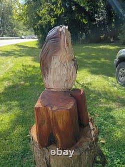 Chouette hulotte en cèdre sculptée à la tronçonneuse, unique