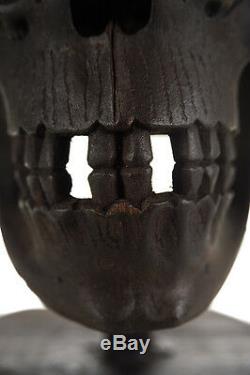 Crâne Antique En Bois Sculpté Du 19ème Siècle Main D'art Populaire