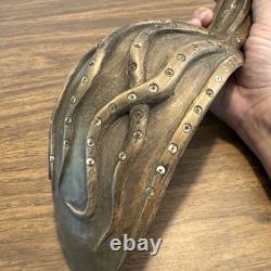 Cuillère à écope en bois sculptée d'art populaire antique avec pieuvre en abalone - TRÈS COOL