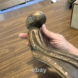 Cuillère à écope en bois sculptée d'art populaire antique avec pieuvre en abalone - TRÈS COOL