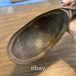 Cuillère à écope en bois sculptée d'art populaire antique avec pieuvre en abalone - TRÈS COOL