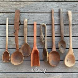 Cuillère en bois et lot de 8 cuillères antiques et vintage en art populaire primitif sculpté en bois