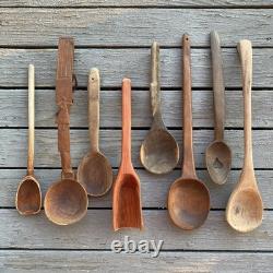 Cuillère en bois et lot de 8 cuillères antiques et vintage en art populaire primitif sculpté en bois