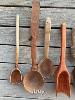Cuillère en bois et lot de 8 cuillères antiques et vintage en art populaire primitif sculpté en bois