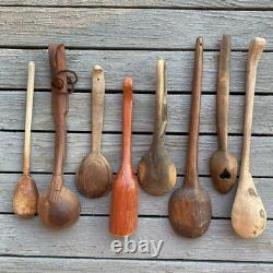 Cuillère en bois et lot de 8 cuillères antiques et vintage en art populaire primitif sculpté en bois