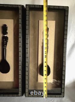 Cuillère en bois foncé sculptée à la main d'art populaire africain dans un cadre shadow box (ensemble de 2)
