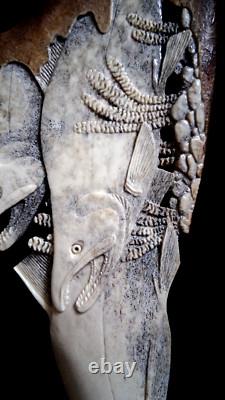 DÉTAILLÉ Alaska signé Hd Sculpté Corne Art Populaire Sculpture scène de Poisson Saumon