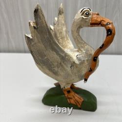 Daniel et Donna Strawser Canard Sculpté en Art Populaire avec Serpent 9 Pouces de Haut 1997 LIRE