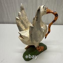 Daniel et Donna Strawser Canard Sculpté en Art Populaire avec Serpent 9 Pouces de Haut 1997 LIRE
