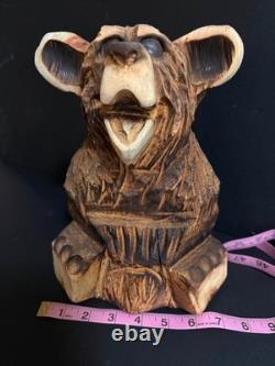 Débardeur à motif d’ours sculpté à la tronçonneuse