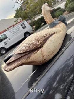 Décoy de chasse en bois sculpté à la main, style antique, signe d'art populaire de l'oie.
