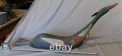 Décoy de merganser en folk art vintage antique peint vers les années 1930, surdimensionné et sculpté à la main.