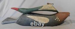 Décoy de merganser en folk art vintage antique peint vers les années 1930, surdimensionné et sculpté à la main.