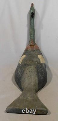 Décoy de merganser en folk art vintage antique peint vers les années 1930, surdimensionné et sculpté à la main.