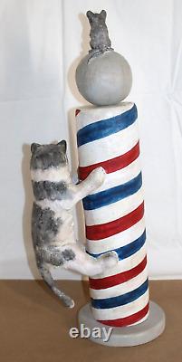 EDEE CARLSON 2002 Sculpture sur bois folklorique, Chat sur un poteau de barbier avec une souris, 21'