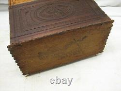 Early Sculpté En Bois Tramp Art Dresser Trinket Music Box Wood Cigar Folk Keepsake