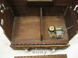 Early Sculpté En Bois Tramp Art Dresser Trinket Music Box Wood Cigar Folk Keepsake