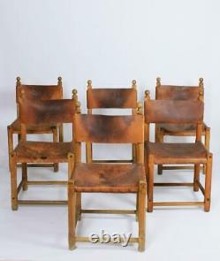Ensemble De Six Chaises À Manger En Cuir Et Chêne Sculptés D'art Populaire Hongrois