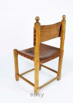 Ensemble De Six Chaises À Manger En Cuir Et Chêne Sculptés D'art Populaire Hongrois