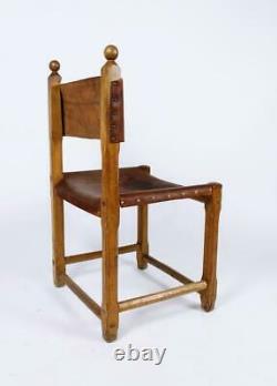 Ensemble De Six Chaises À Manger En Cuir Et Chêne Sculptés D'art Populaire Hongrois