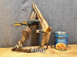 Ensemble de 2 Oiseaux en Art Populaire Sculptés et Peints à la Main sur Branches de Bois Flotté - Accroche Murale