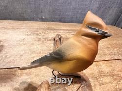Ensemble de 2 Oiseaux en Art Populaire Sculptés et Peints à la Main sur Branches de Bois Flotté - Accroche Murale
