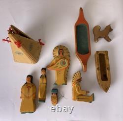 Ensemble de figurines folkloriques en bois sculptées à la main dans le style amérindien vintage