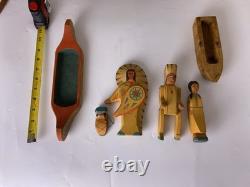 Ensemble de figurines folkloriques en bois sculptées à la main dans le style amérindien vintage
