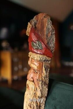 Esprit de l'arbre du Père Noël d'art populaire vintage sculpté à la main et peint, 18 pouces de hauteur, signé VB
