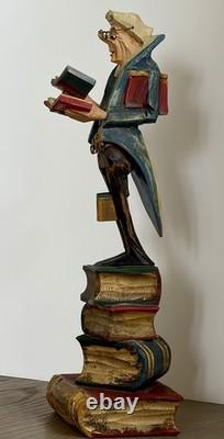 Figure d’érudit vintage en bois sculpté à la main sur des livres, statue d’art populaire de 14 cm