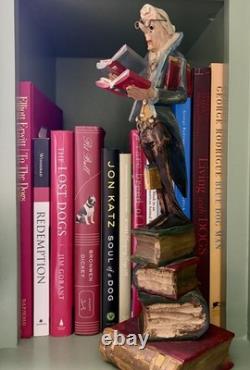 Figure d’érudit vintage en bois sculpté à la main sur des livres, statue d’art populaire de 14 cm