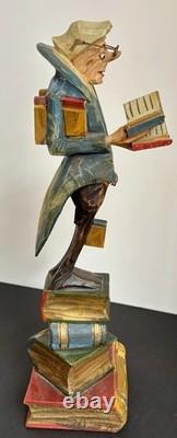 Figure d’érudit vintage en bois sculpté à la main sur des livres, statue d’art populaire de 14 cm