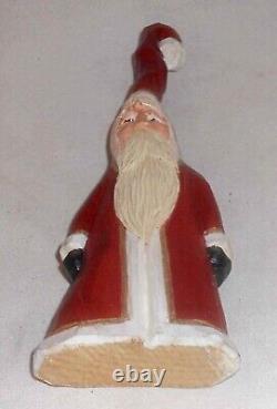 Figure de Père Noël en bois peint polychrome sculptée à la main par Doug Shaw